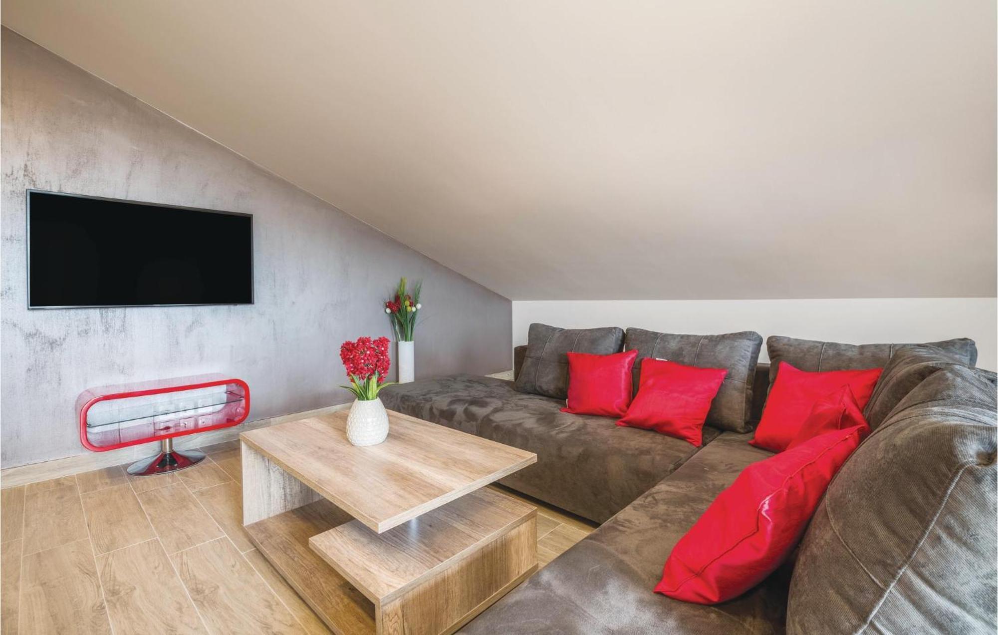 Stunning Apartment In Pjescana Uvala With Wifi Dış mekan fotoğraf