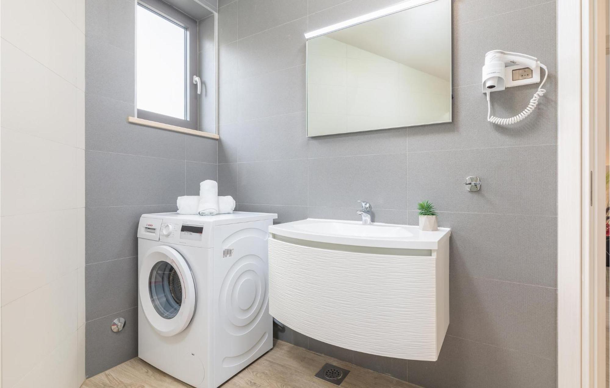 Stunning Apartment In Pjescana Uvala With Wifi Dış mekan fotoğraf