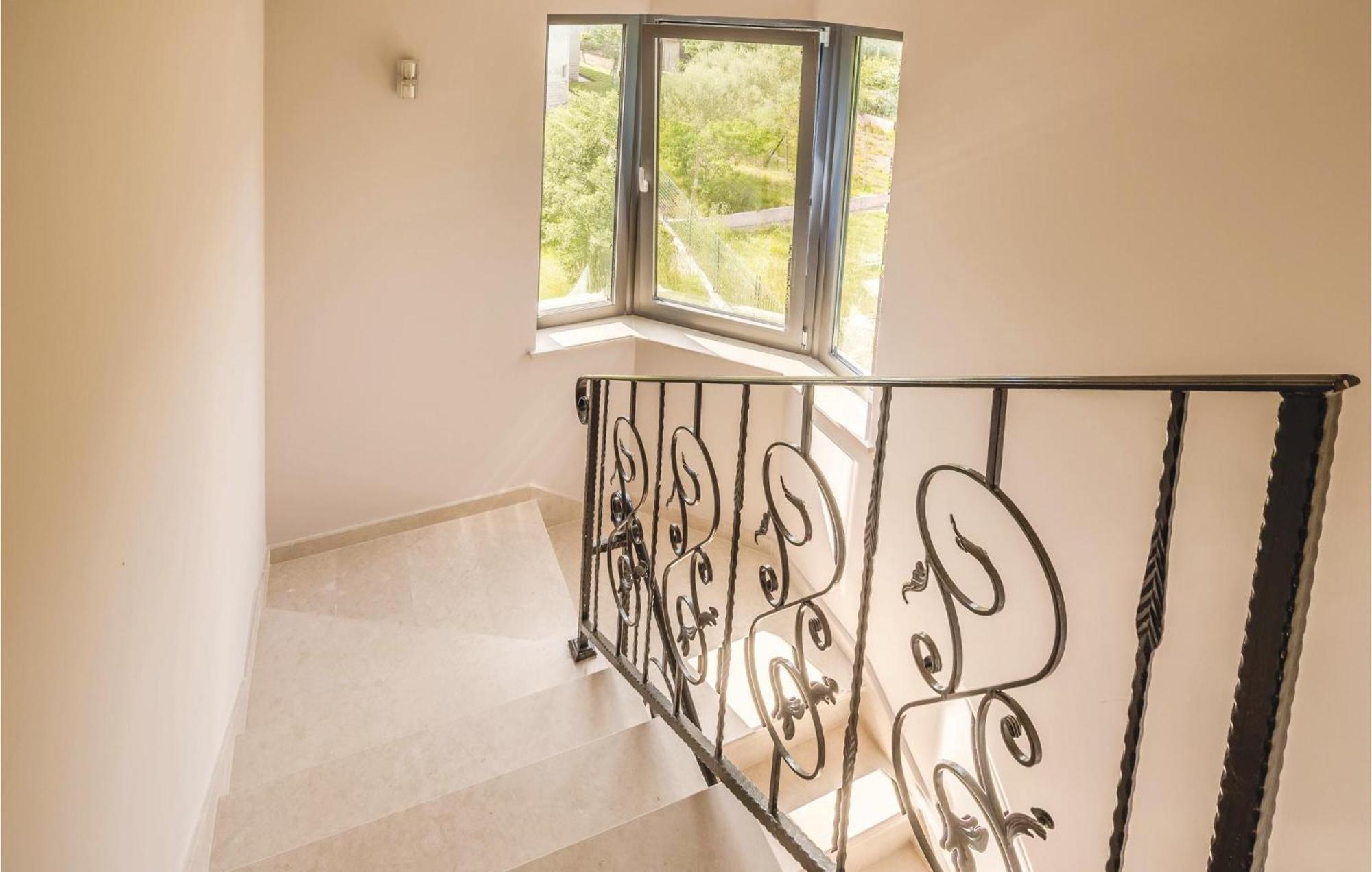 Stunning Apartment In Pjescana Uvala With Wifi Dış mekan fotoğraf